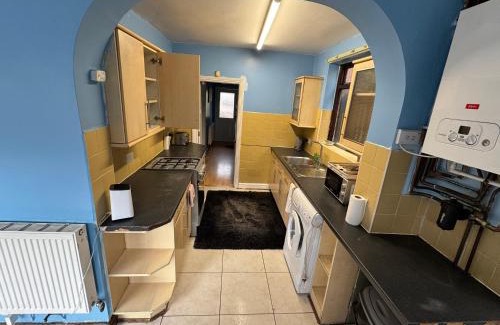 Quinton House | 4 Bedroom Central Birmingham