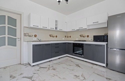 Letcani Ski Chalet | 4-bedroom chalet in enchanting Piatra Neamt with AC, WiFi. Relax and unwind