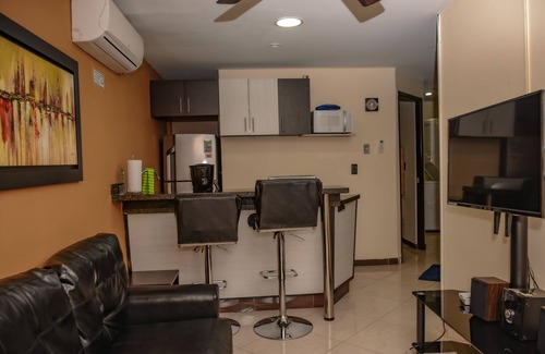 Lalinde Apartment | 4 Bedroom Combo of two apartments two hot tubs AC security Lleras area