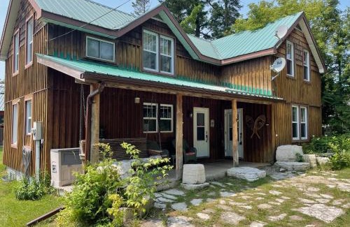 Manitoulin District House | 4 Bedroom Cottage on Manitoulin Island Next to Sand Beaches!