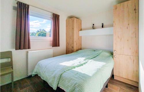 Heinkenszand House | 4 Bedroom Cozy Home In Heinkenszand