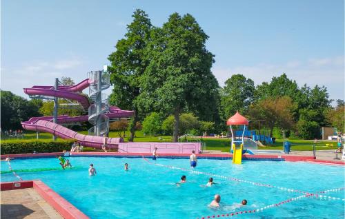 Heinkenszand House | 4 Bedroom Cozy Home In Heinkenszand