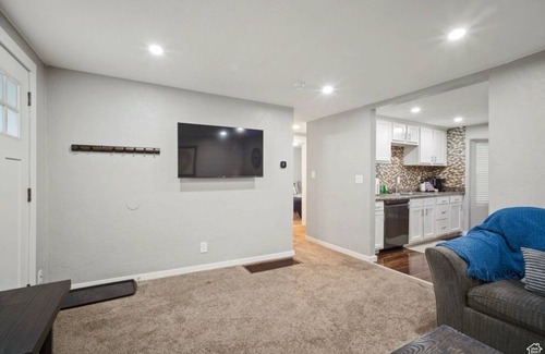 Fairpark House | 4 Bedroom + Den, Family Friendly, 5 mins to City!