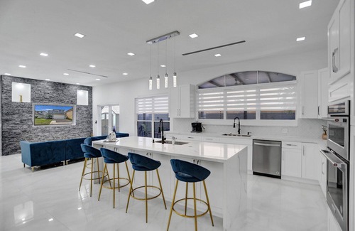 Fort Lauderdale Villa | 4 Bedroom Designer Home Next to Shul and Community Pool