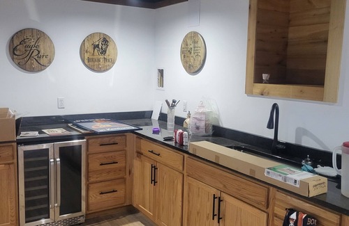 Chaplin House | 4-bedroom farm house in charming Lawrenceburg with a pool and hot tub.