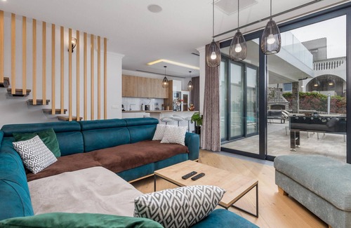 Jakisnica House | 4 bedroom gorgeous home in Lun