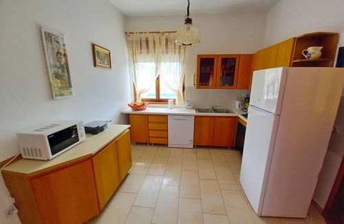 Vodnjan House | 4 bedroom holiday house with private pool in village Sveti Kirin, pet friendly