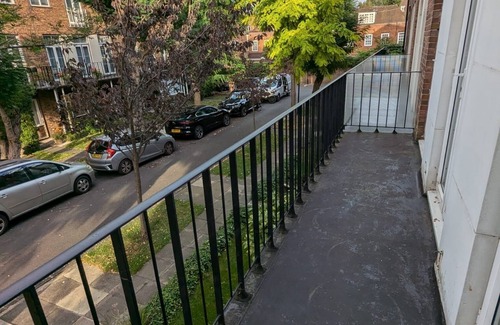 Belsize House | 4 bedroom home in St John's Wood, short walk to Primrose Hill and Regents Park