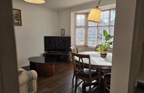 Luton House | 4 Bedroom Home with Parking