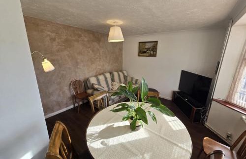 Luton House | 4 Bedroom Home with Parking