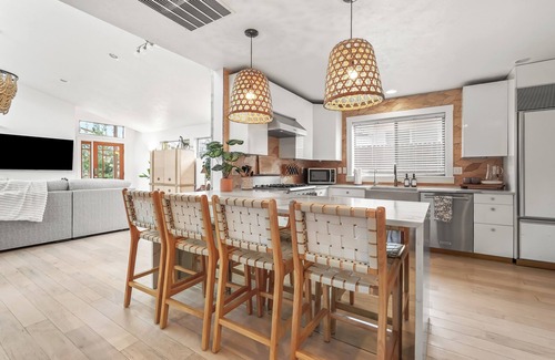 South Boise Village House | 4-bedroom house 2 Master Suites in fabulous Boise. AC, WiFi, Luxury, Foothills.