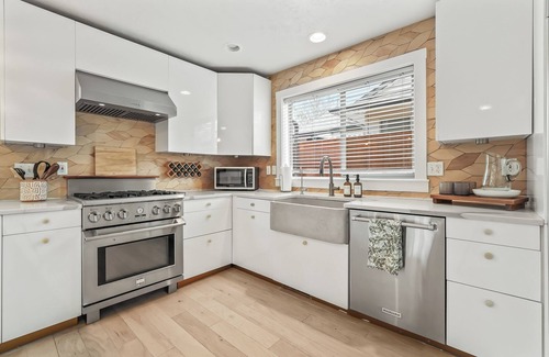 South Boise Village House | 4-bedroom house 2 Master Suites in fabulous Boise. AC, WiFi, Luxury, Foothills.