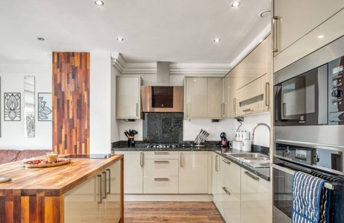 Turnham Green House | 4 Bedroom House in Chiswick