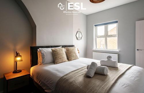 Crewe House | 4 Bedroom House - Great for Group Stays