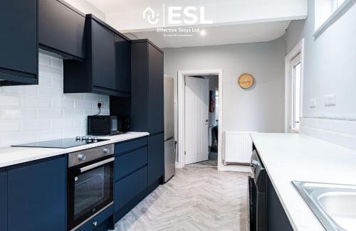 Crewe House | 4 Bedroom House - Great for Group Stays