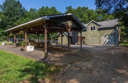 Catharpin House | 4 Bedroom house in 5-acre estate