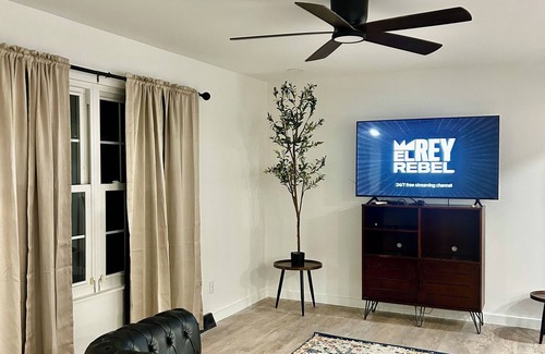 Bethel House | 4-bedroom house in Bethel with WiFi, AC. On 6 acres Next door to a winery!