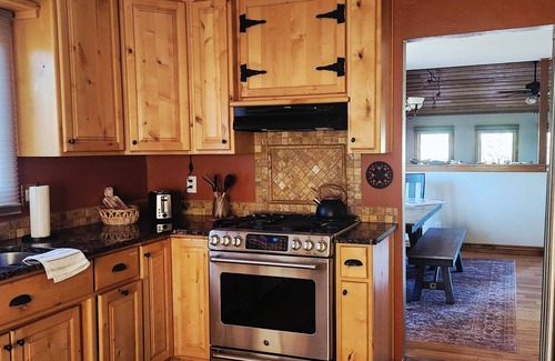 Redlands House | 4-bedroom house. Epic views. No additional cost for cleaning. 2-Night Minimum.