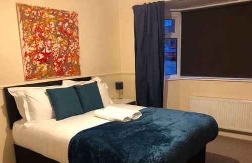 March House | 4 bedroom House with free parking in Perry Bar