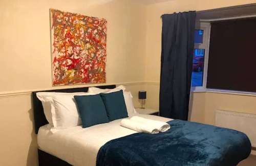March House | 4 bedroom House with free parking in Perry Bar
