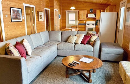 Lake Shore Resort | 4-Bedroom Lakefront Cabin with Gas Fireplace in Nisswa, MN- Minutes from Gull Lk