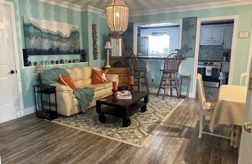 Cardigan Apartment | 4 Bedroom Lower Deck Apt sleeps 8 close to Brudenell/Dundarave Golf