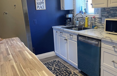 Cardigan Apartment | 4 Bedroom Lower Deck Apt sleeps 8 close to Brudenell/Dundarave Golf