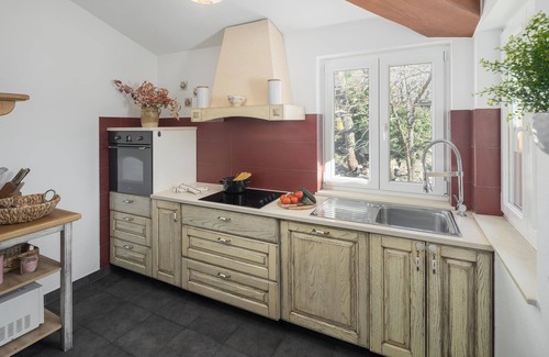 Rogocana House | 4 bedroom pet friendly home in Kranjci