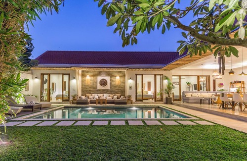 Sunset Road Villa | 4 Bedroom private Pool