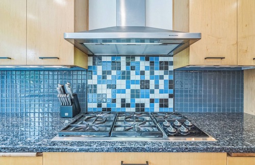 Beaverton House | 4 Bedroom Serene Escape for the Family with Dedicated Office and Loft Office