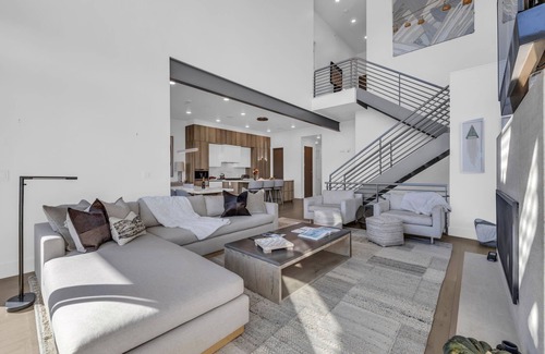 Park City Condo | 4 Bedroom, Ski in/Ski out, Hot Tub Close to Shopping and Restaurants