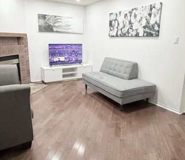 Erin Mills House | 4 Bedroom Spacious Retreat near Key Attractions