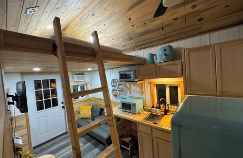 Flagstaff House | 4-bedroom Tiny House on Wheels b/w Flagstaff & Grand Canyon