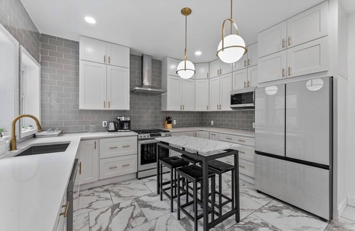 Lawrenceville House | 4-bedroom townhome in charming Pittsburgh with WiFi, AC, fully equiped kitchen