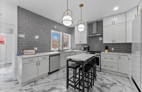 Lawrenceville House | 4-bedroom townhome in charming Pittsburgh with WiFi, AC, fully equiped kitchen