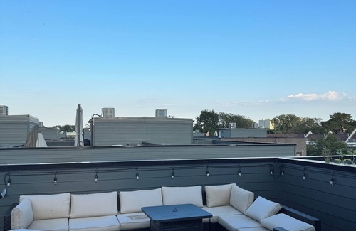 Kenwood House | 4-bedroom townhome in superb Chicago