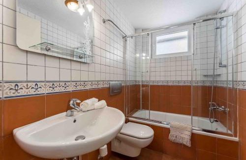 Los Cristianos Villa | 4 Bedroom Villa with Jacuzzi, heated Swimmingpool, front Ocean and view !