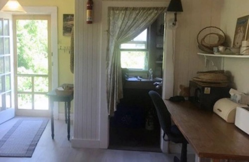 Indian Neck Heights Cottage | 4-bedroom waterfront cottage in charming Wellfleet with WiFi