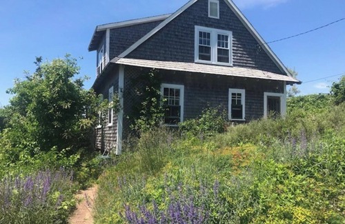 Indian Neck Heights Cottage | 4-bedroom waterfront cottage in charming Wellfleet with WiFi