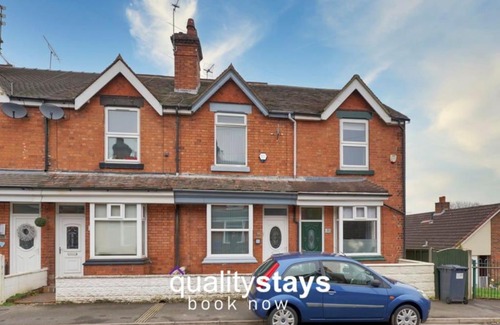 Newcastle-Under-Lyme House | 4 bedroomed home in Newcastle-under-Lyme