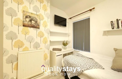 Newcastle-Under-Lyme House | 4 bedroomed home in Newcastle-under-Lyme