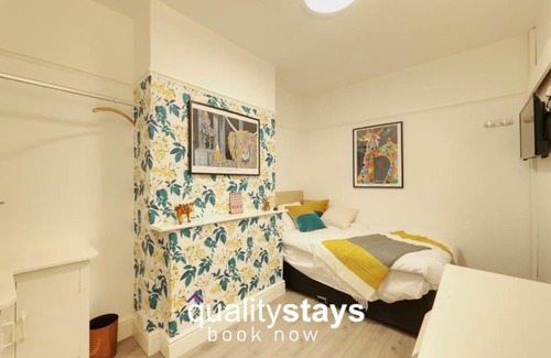 Newcastle-Under-Lyme House | 4 bedroomed home in Newcastle-under-Lyme