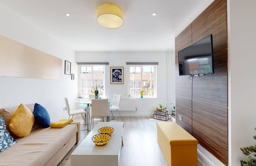 Garden Suburb Apartment | 4-Bedrooms Duplex Family Apartment near Hampstead Heath Park