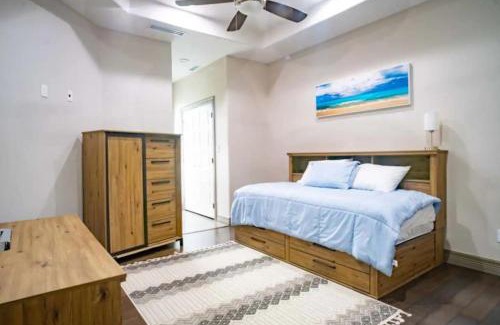 Palmhurst House | 4 Bedrooms Pool Game room Massive Kitchen