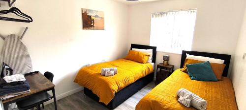 West Thurrock Apartment | 4 beds spacious Apartment, with Parking & WIFI, CHAFFORD HUNDRED, near station & shopping, long stays!