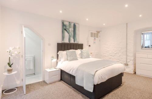 Bristol Apartment | 4 Berkeley Square I Your Apartment