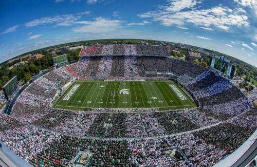 East Lansing House | 4 BR 2 BA Peaceful Getaway Year Round on Park Lake