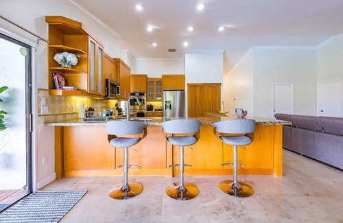 Jog Road House | 4 BR 3.5 w/pool. Near Delray Beach and Wellington and equestrian communitiesn