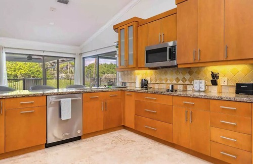 Jog Road House | 4 BR 3.5 w/pool. Near Delray Beach and Wellington and equestrian communitiesn