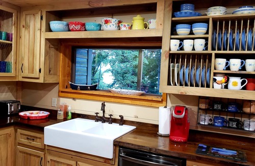 Jefferson City Cabin | 4 BR 3 Bath cabin on Cherokee Lake with private dock. Sleeps 10 to 12.